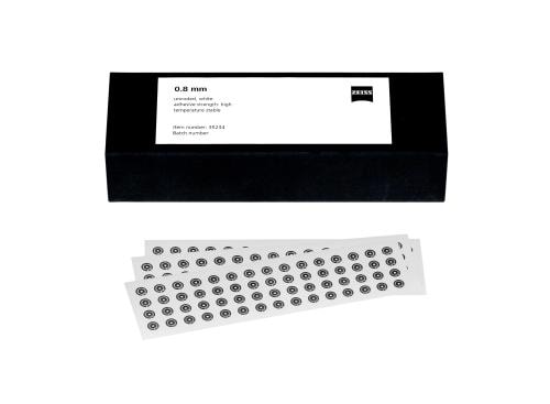 Referenčn&iacute; značky 0,8 mm, b&iacute;l&eacute;, nek&oacute;dovan&eacute;, s vysokou adhezn&iacute; silou, tepelně odoln&eacute;, 3000 kusů fotografie produktu