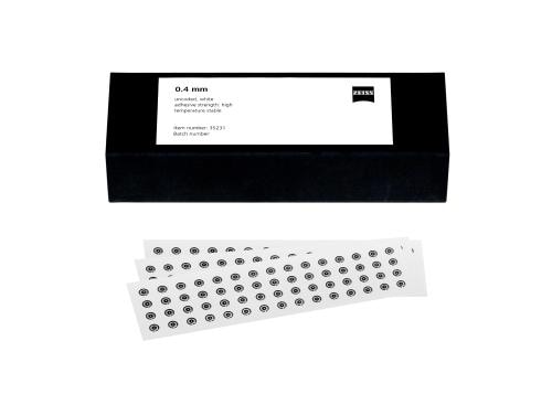 Referenčn&iacute; značky 0,4 mm, b&iacute;l&eacute;, nek&oacute;dovan&eacute;, s vysokou adhezn&iacute; silou, tepelně odoln&eacute;, 3000 kusů fotografie produktu